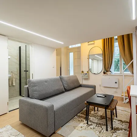 Cute Gallery Flat In Budapest, Autumn * 布达佩斯